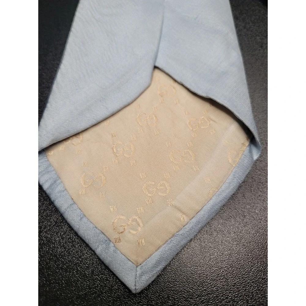 Gucci Men's Necktie Light Blue Textured Silk 3.75